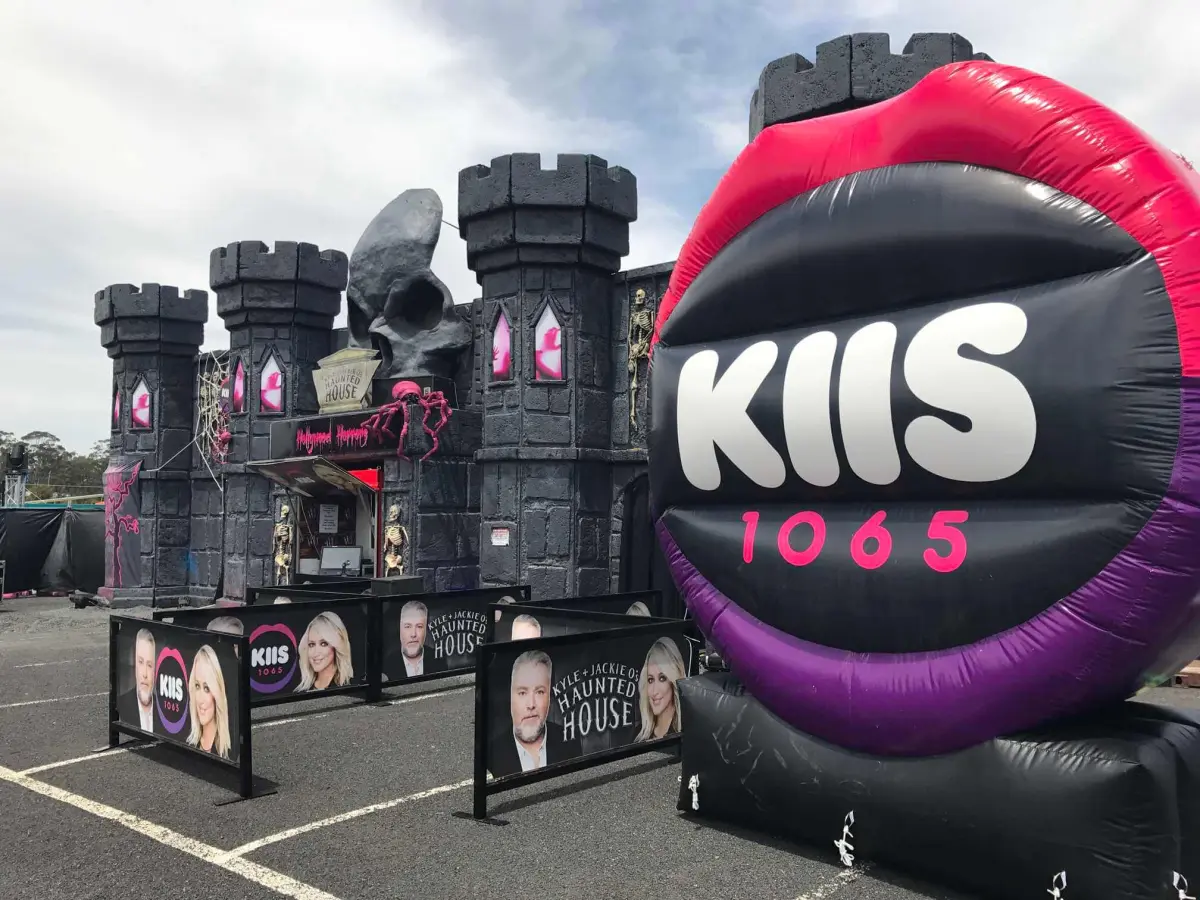 custom-shap-logo-inflatable