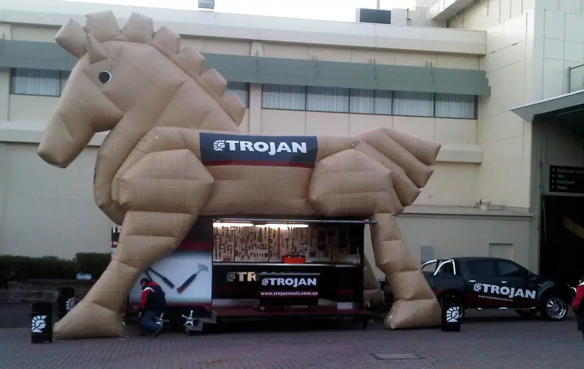 giant-horse-inftable-mascot