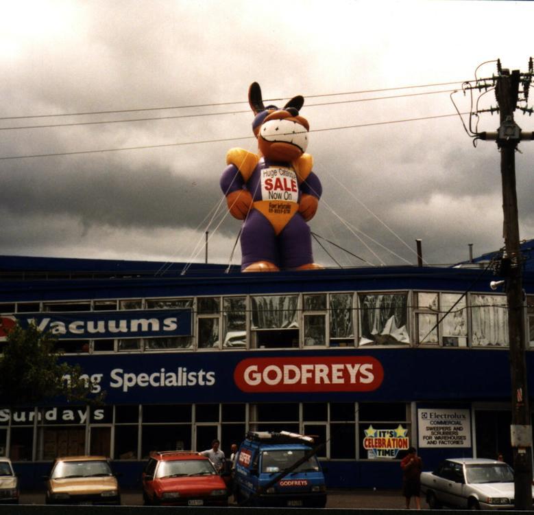 giant-godfries-dog-inflatable