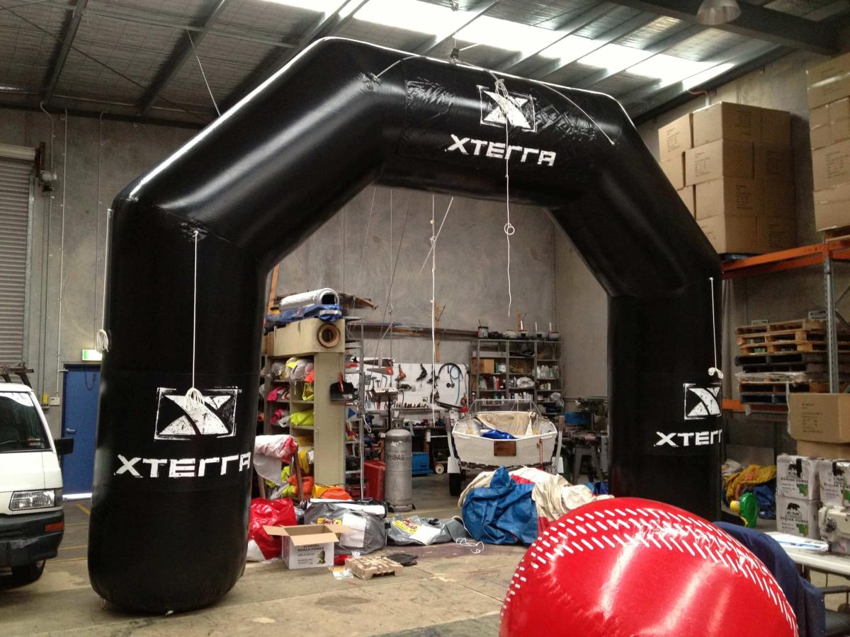 inflatable-elite-black-arch