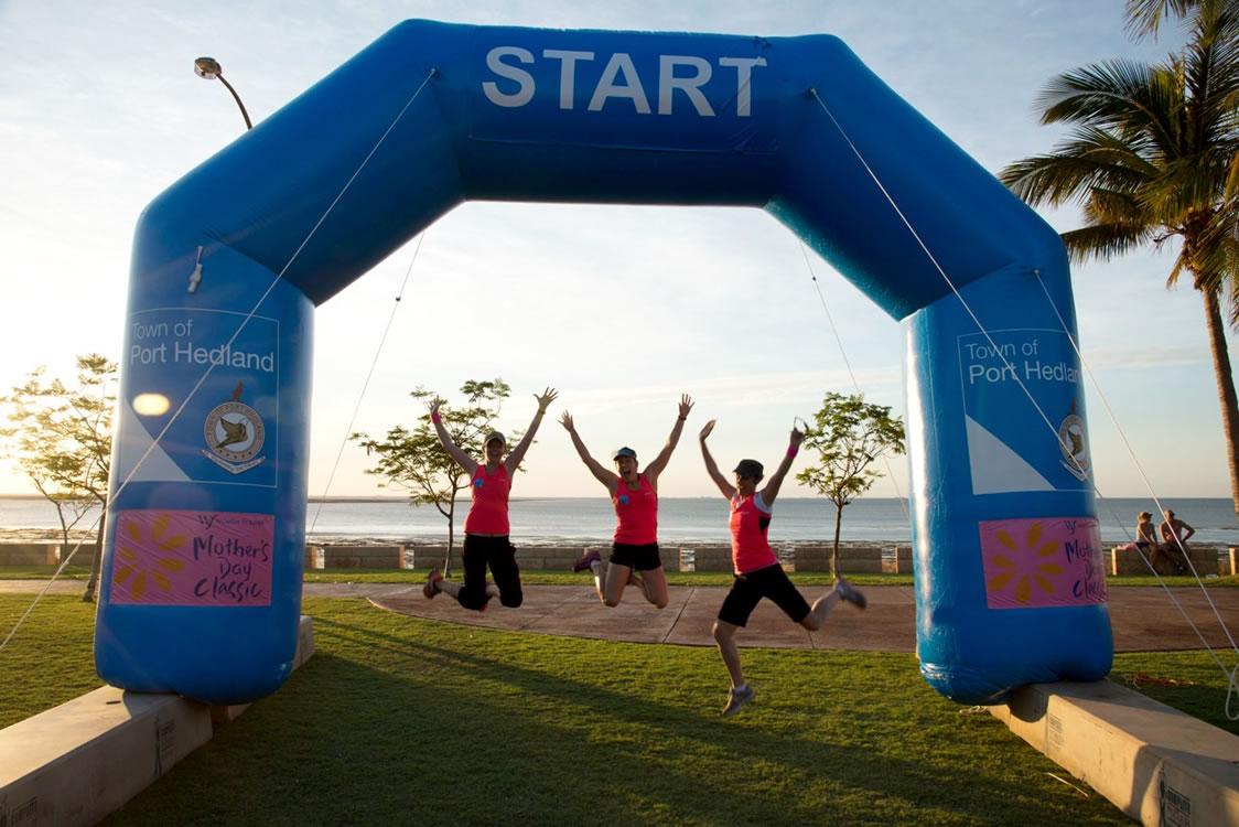 start-enter-inflatable-arch