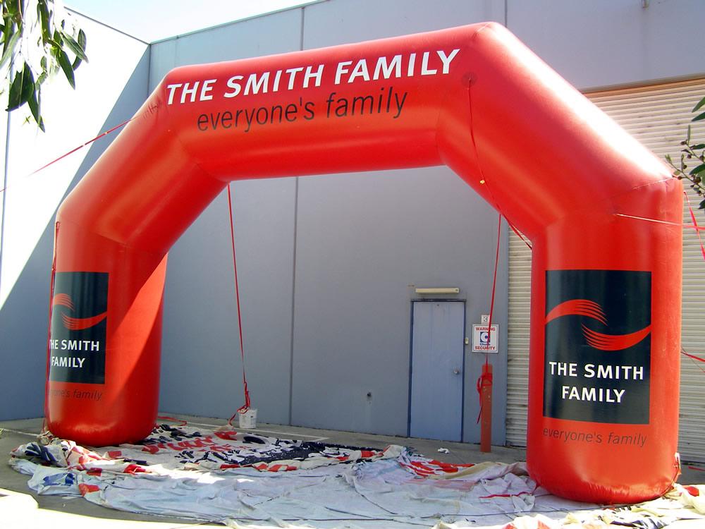 family-event-arch