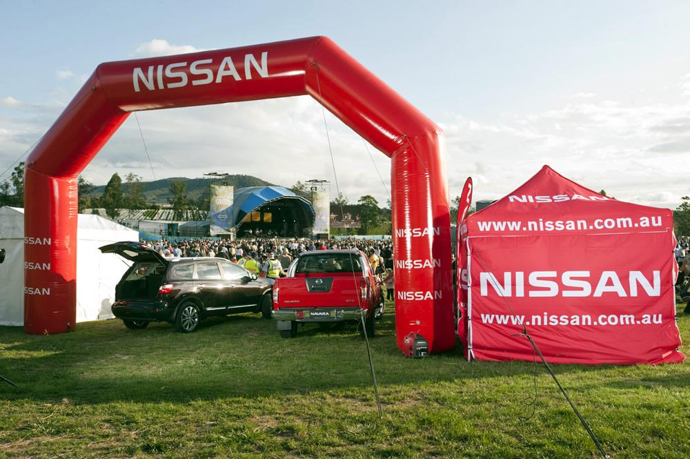 nissan-event-inflatable-arch